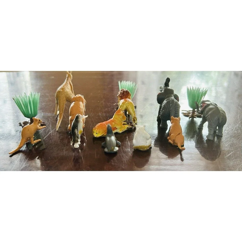 14 Vintage Small Plastics Zoo Animals Shrubs Made In Hong Kong‎ Toys